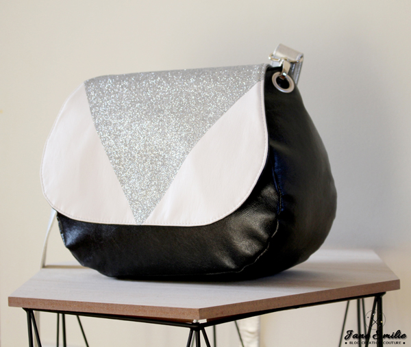 Besace simili cuir et paillettes