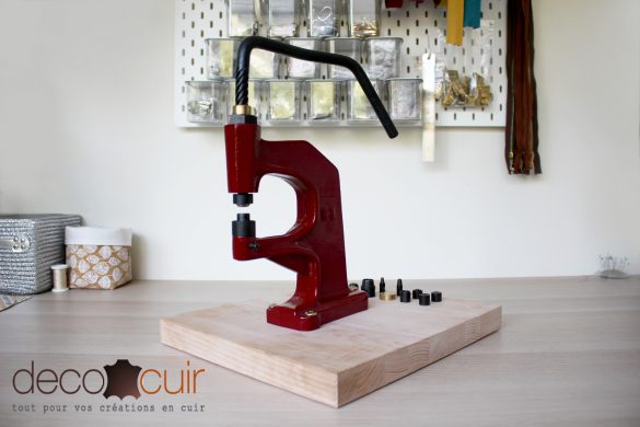 poser des rivets, pressions et oeillets avec une presse d'établi