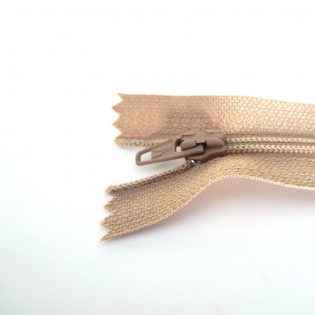 fermeture-a-glissiere-classique-beige